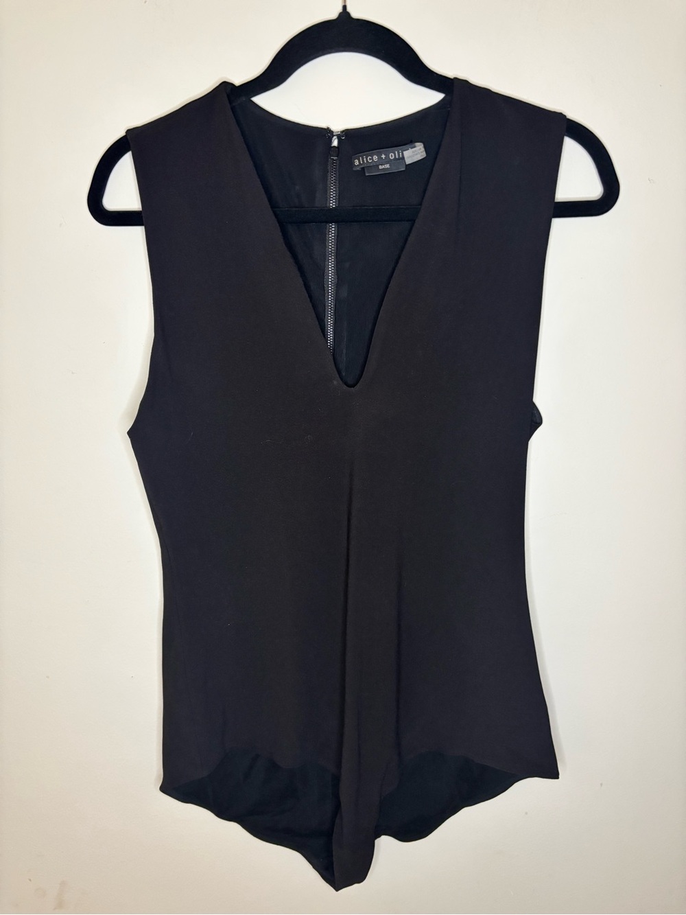 Alice + Olivia base black zip back bodysuit size L